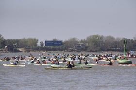 Partieron pasadas las 13, para manifestarse en defensa del ecosistema que es reconocido internacionalmente como una de las mayores reservas de biodiversidad del planeta y desde febrero está comprometido por las incesantes quemas.