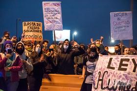 Hoy el fuego de las islas del Paraná siguió avanzando, llegando a límites insospechados, los focos de incendios aumentan amenazando con devorar las casas de los habitantes, e incluso a varios ranchos ya los ha alcanzado el fuego.